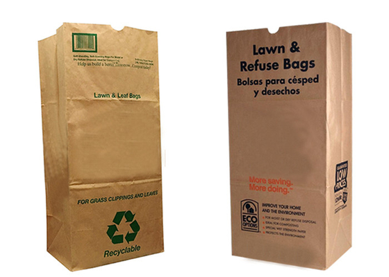 Grande pelouse de Brown et ordures de rebut humides rayées résistantes de fuite de sac de papier de feuille poly
